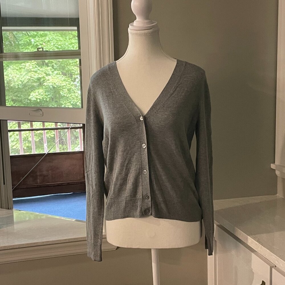 NWT Banana Republic Factory V-neck Gray Cardigan - PS